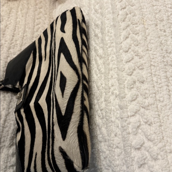 Tanner Black and White Zebra Fur Print Women's Bag - Picture 10 of 16